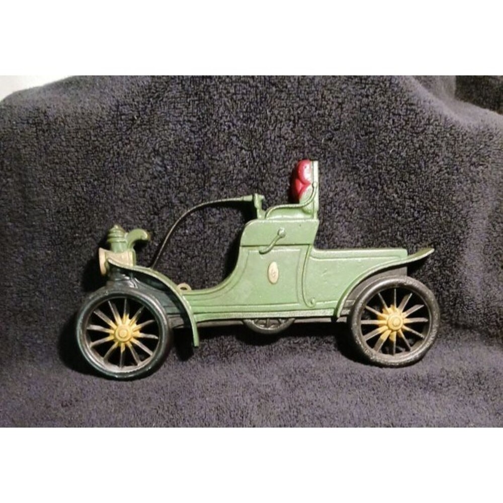 Vintage Cast Metal Antique Car Wall Plaque Green body, black Tires, Red Backrest